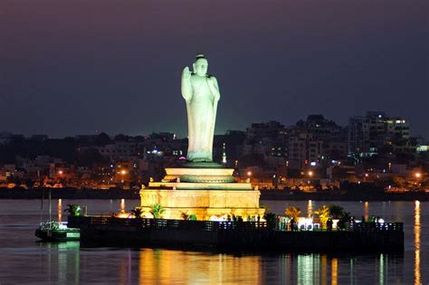 Der Hussain Sagar See: Ein glitzernder Kristall im Herzen von Hyderabad!