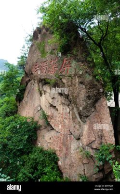 Die Qianshan-Buddhas: Eine majestätische Felsenfresco-Skulptur im Herzen von Anshan!