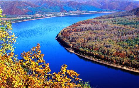  Der Heilongjiang-Fluss - Ein Wassermonster zum Verlieben und Staunen!