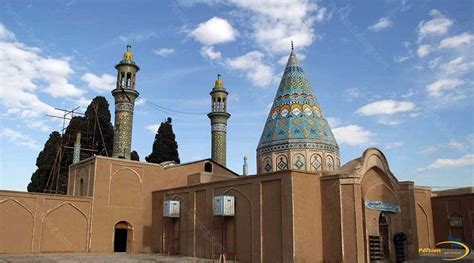 Das Shahzadeh-Mausoleum: Ein Juwel persischer Architektur unter dem strahlenden Sonnenlicht!