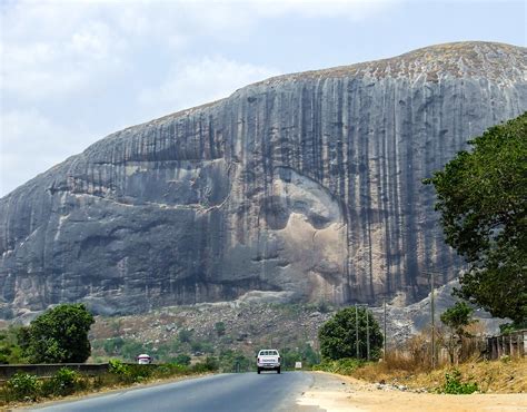  Das Zuma Rock: Ein Gigant aus Granit im Herzen Nigerias!