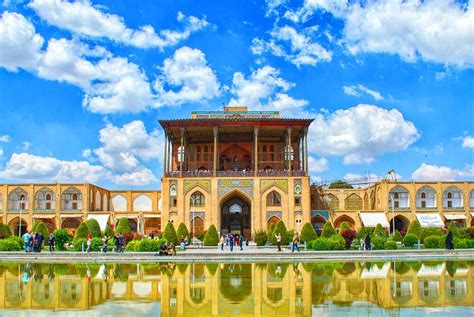  Der Ali Qapu-Palast: Ein architektonisches Meisterwerk im Herzen der iranischen Geschichte!